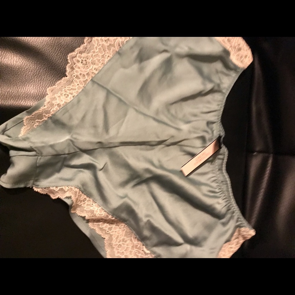 NWT 2 pcs. Victoria Secret lingerie - Picture 6 of 15
